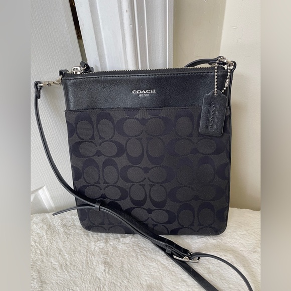 Coach Crossbody Bag EUC - Picture 7 of 7